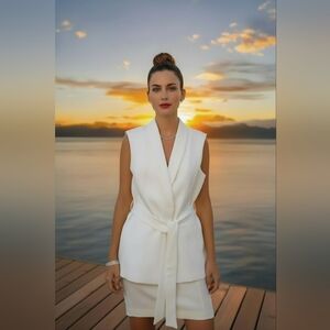 T Tahari Cream Sleeveless Blazer Top Size 8